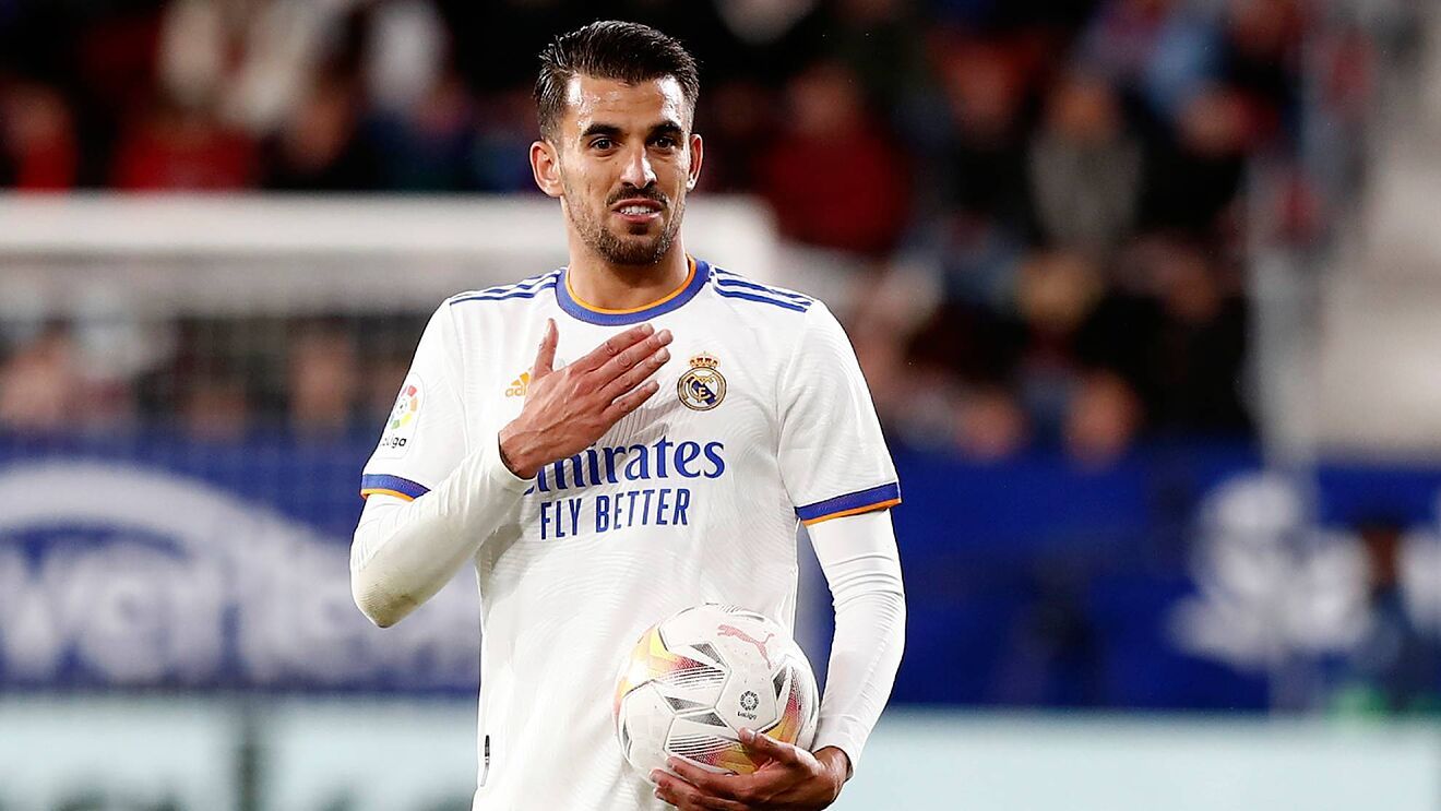 Dani Ceballos con el balón en un partido de esta pasada temporada