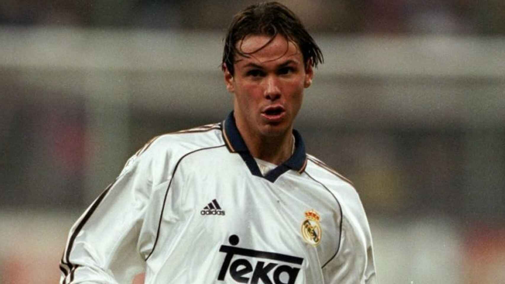 Fernando Redondo, vistiendo la elástica blanca