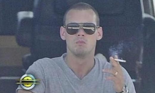 Sneijder smoking