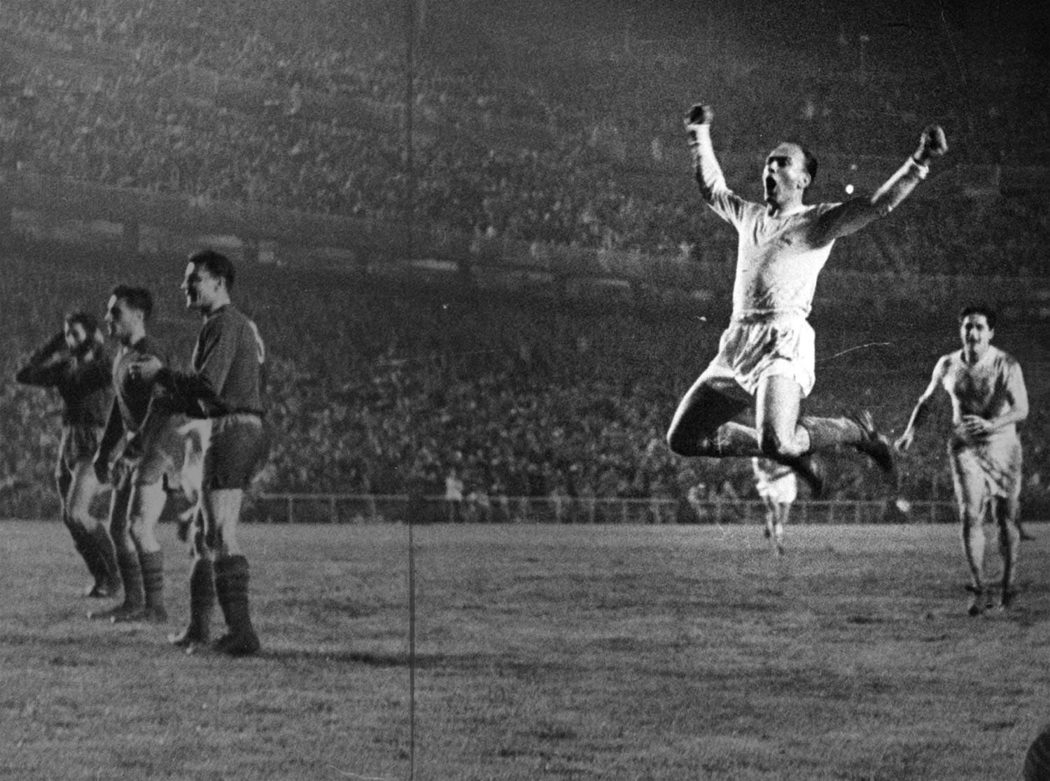 La celebración mítica de Di Stéfano al marcar un gol