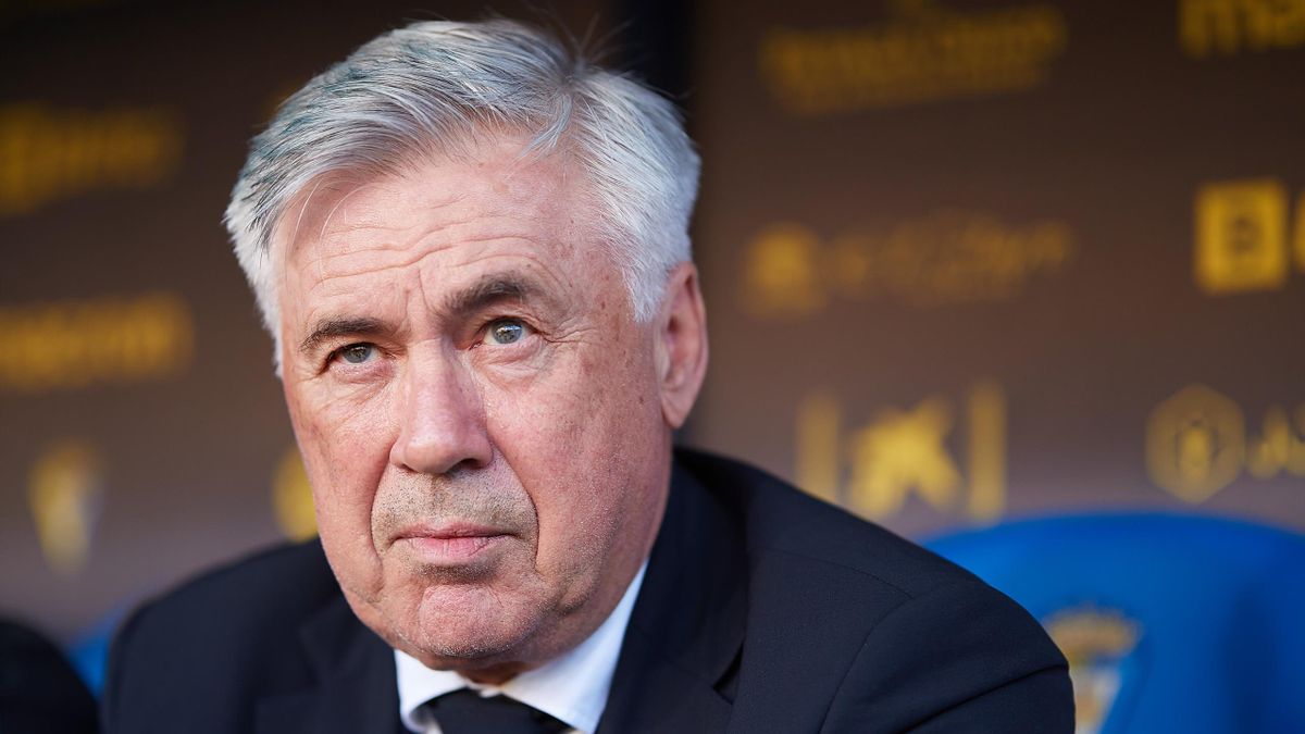 Carlo Ancelotti en un partido con el Real Madrid