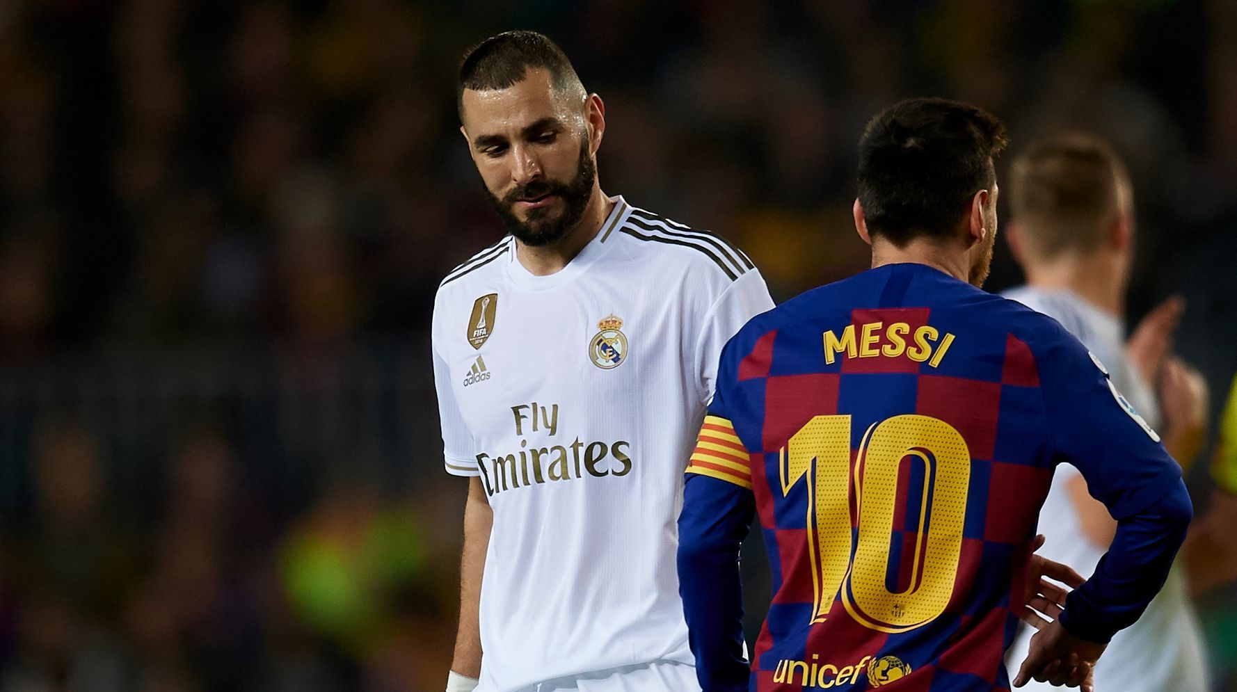 Benzema y Messi, en un Clásico disputado en el Camp Nou