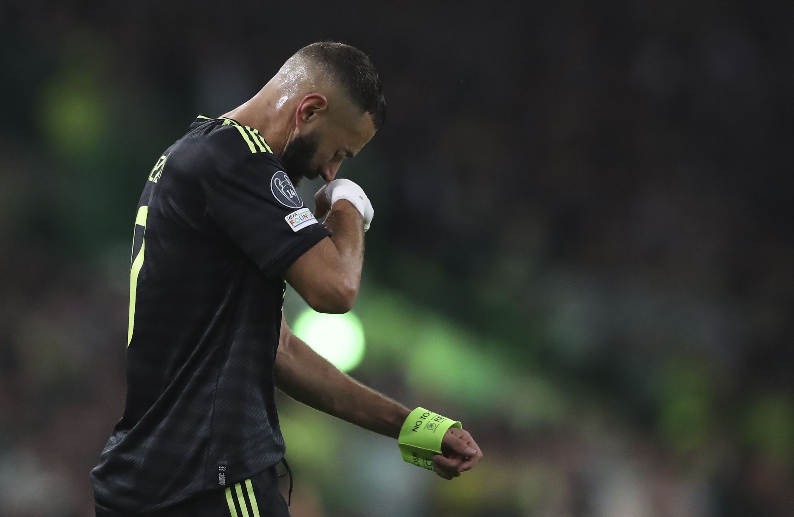 Karim Benzema no pudo estar en el césped junto al resto de sus compañeros