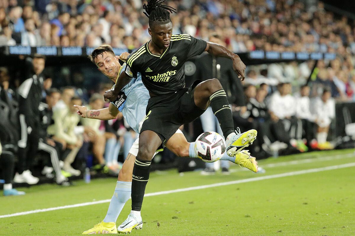 Eduardo Camavinga controla un balón en un partido de esta temporada