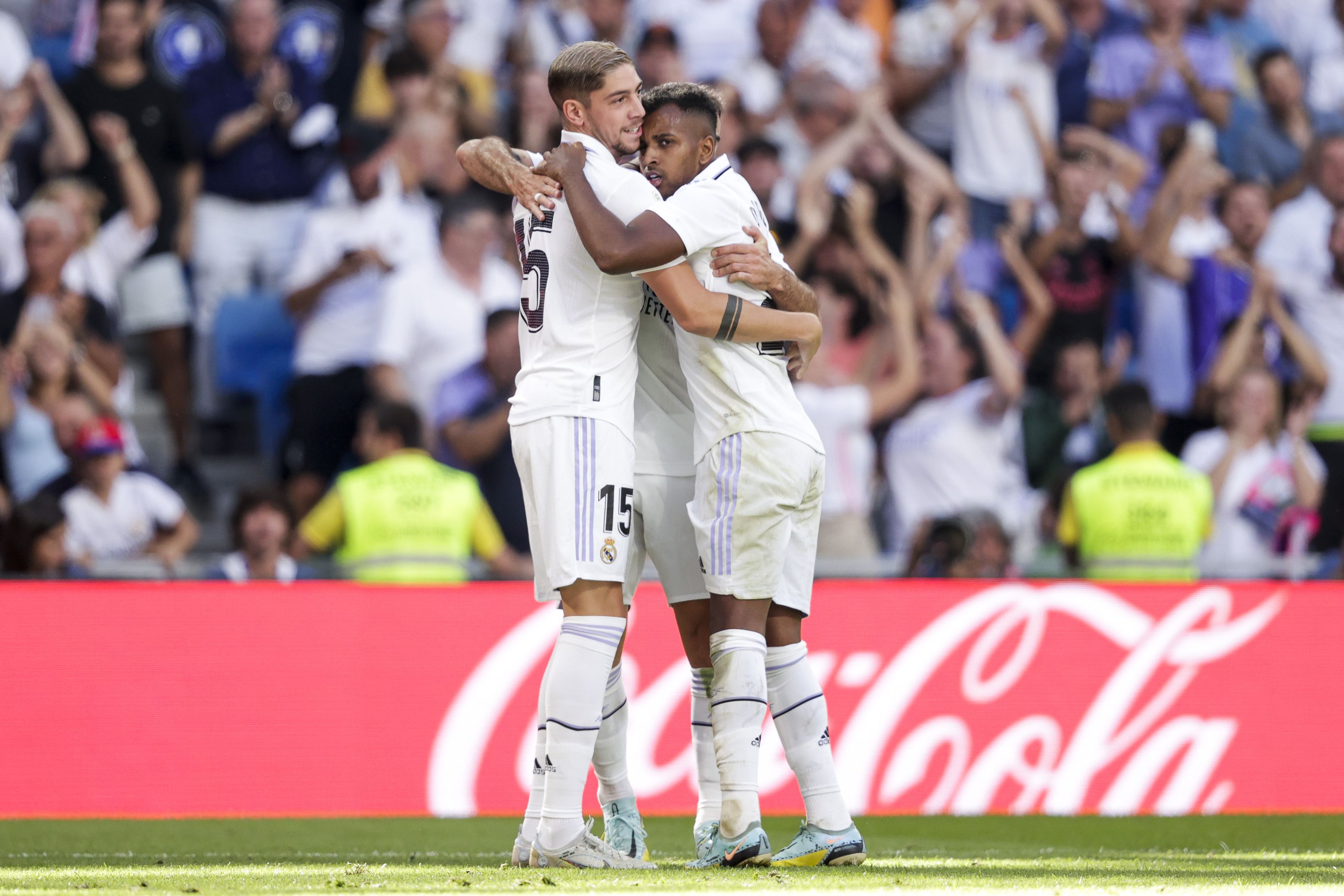 Vini, Rodrygo y Valverde celebrando un gol